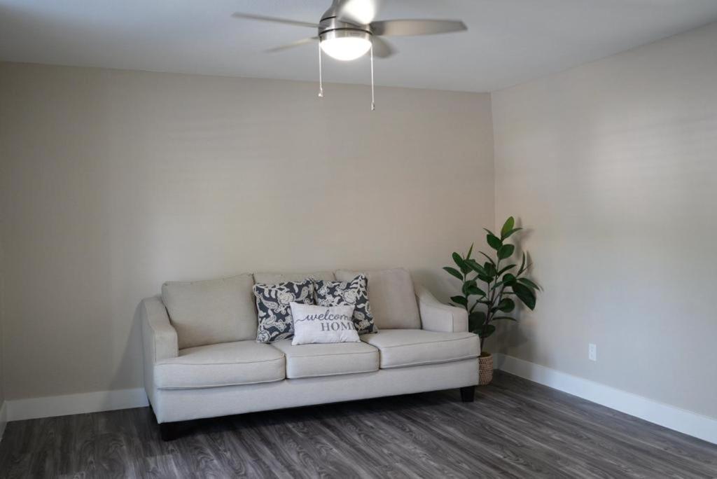 Vila Hosting New Tampa Exteriér fotografie