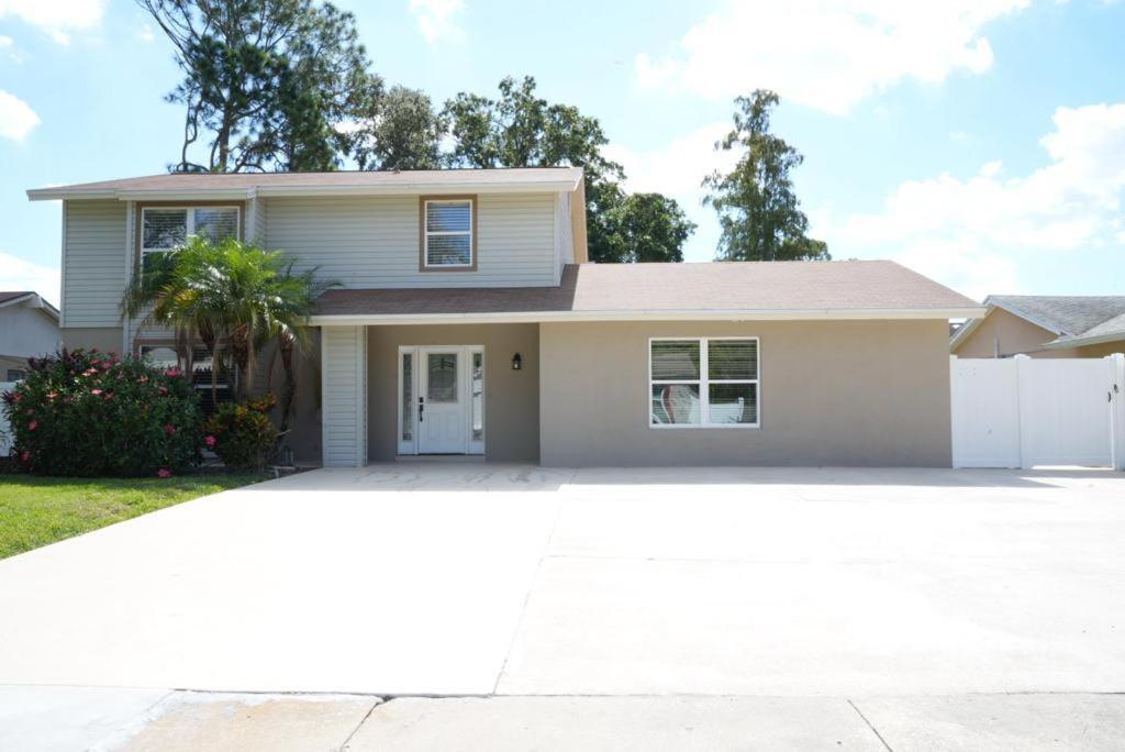 Vila Hosting New Tampa Exteriér fotografie